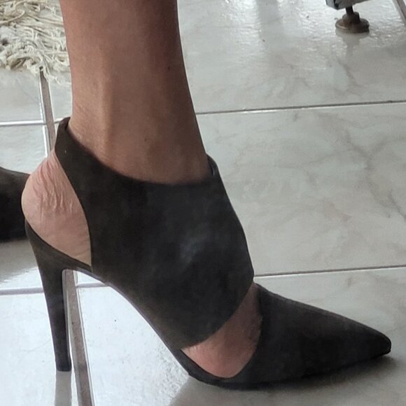 Viola Vinca Shoes - Picture 1 of 7